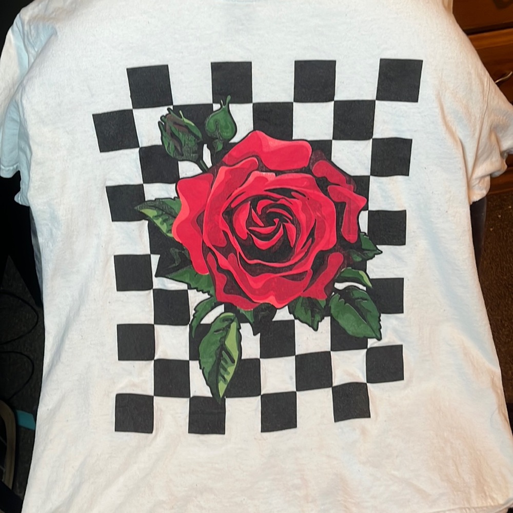 white checkered pattern T-shirt